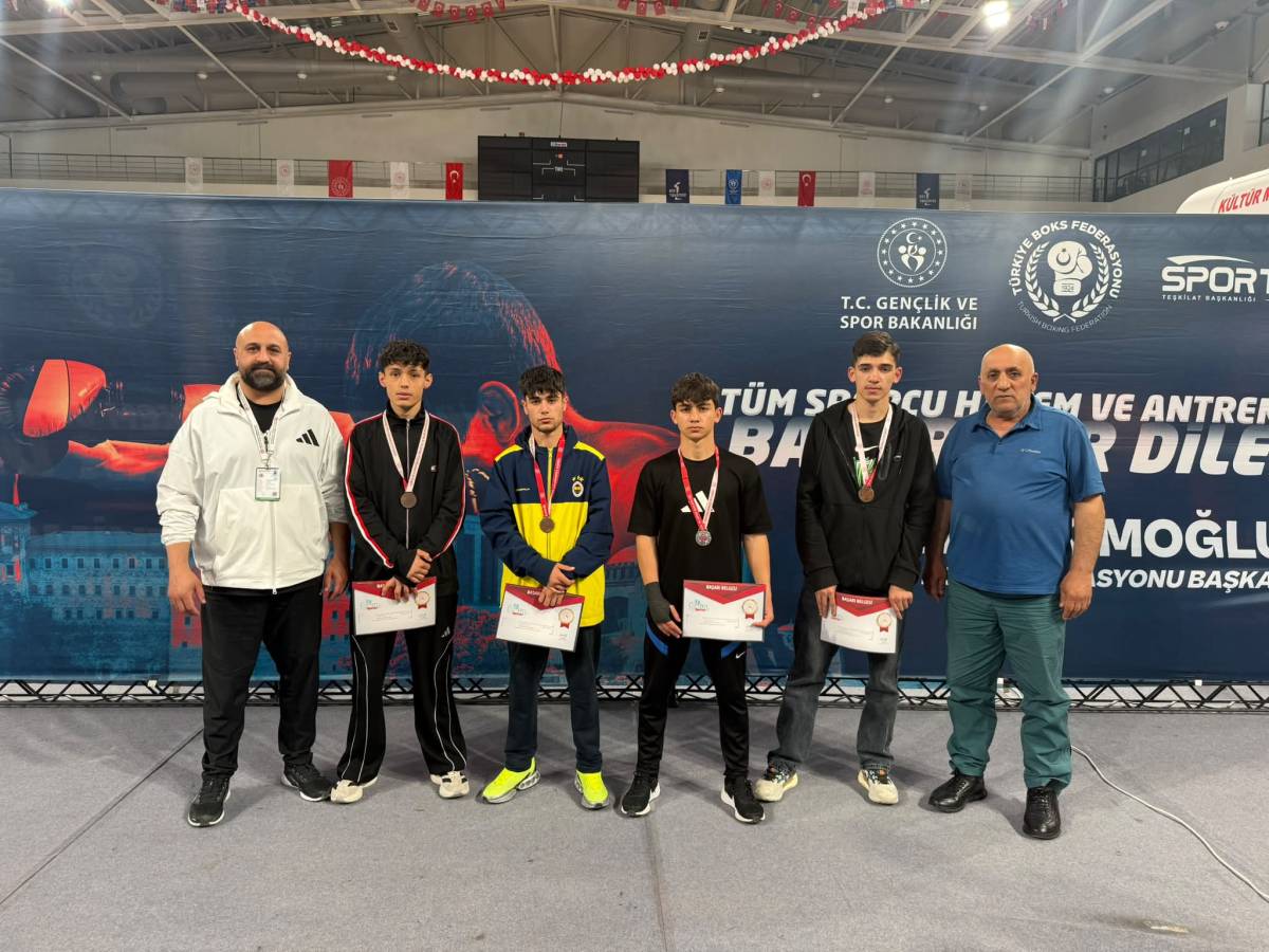 Ağrı Spor Lisesi öğrencileri ringden madalyayla döndü