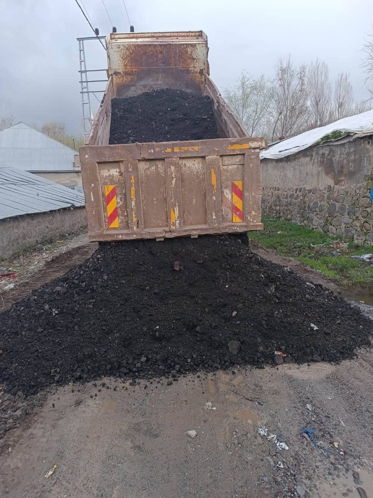 Patnos'ta Kırsal Köylerde Yolların Onarım Çalışmaları Sürüyor