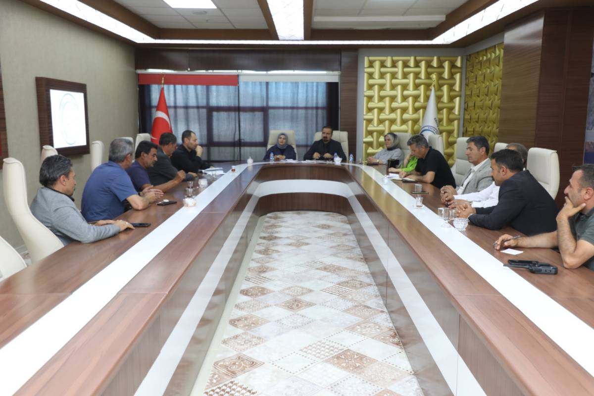 Erciş Belediyesi Muhtarlarla Mahallelerin Sorunları Masaya Yatırıldı