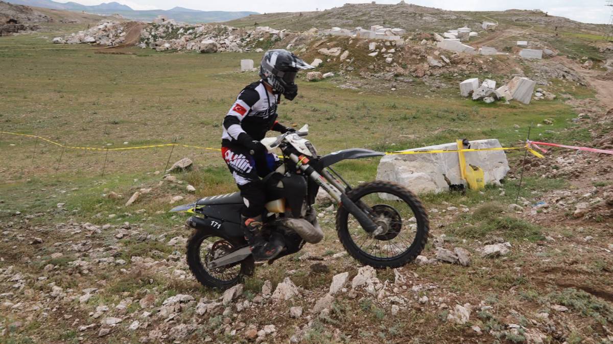 Enduro heyecanı Ağrı’da nefes kesti