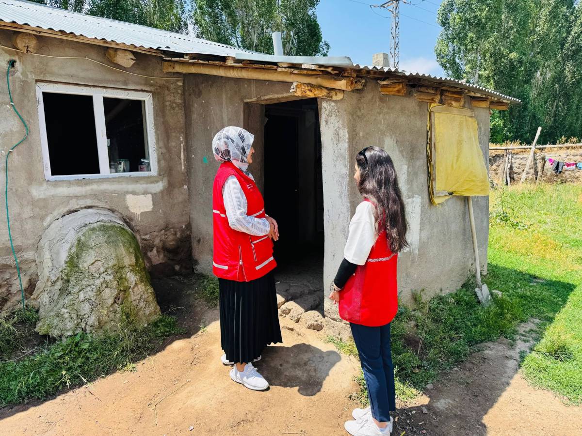 Türk Kızılay Patnos Gönüllülerinden Sağrıca ve Çamurlu Köylerine Yardım Eli