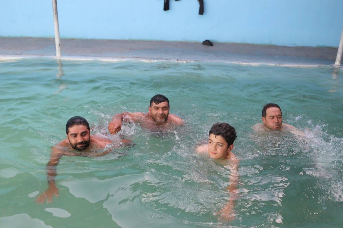 Temmuz sıcağında Diyadin kaplıcalarına yoğun ilgi