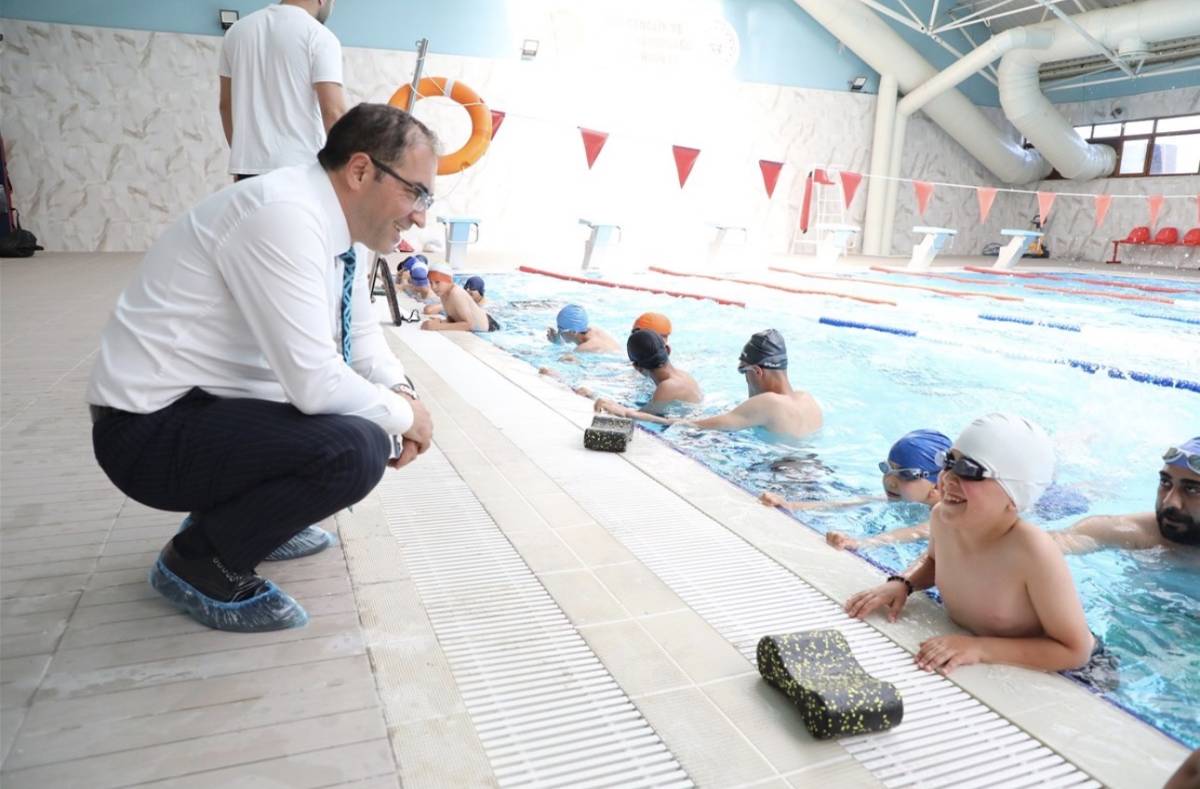 Ağrı’da Geleceğin Yüzücüleri Yetişiyor