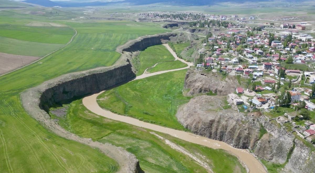Diyadin Kanyonu’nun eşsiz manzarası nefes kesti
